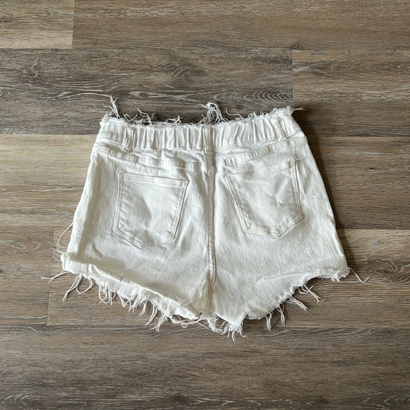 Hayden Los Angeles Size Large White Distressed Frayed Detail Denim Shorts - Picture 4 of 6